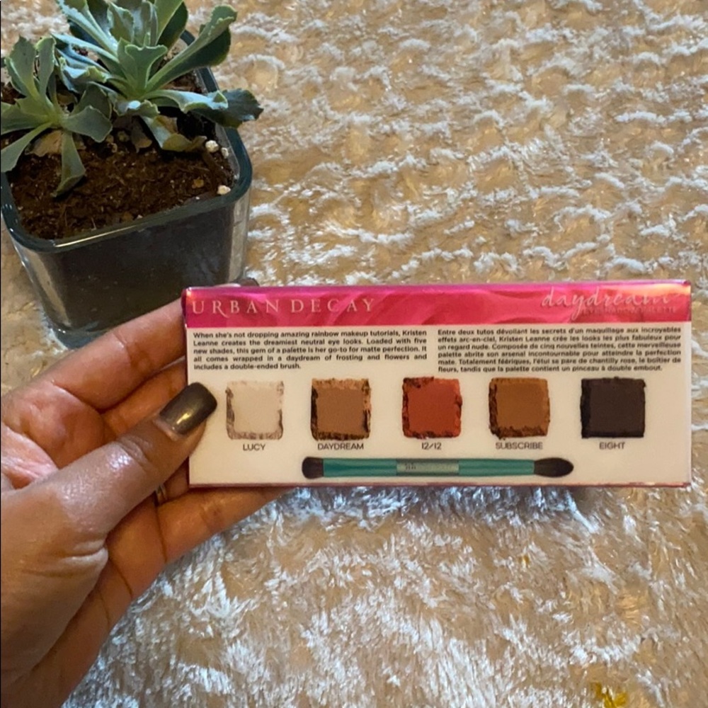 URBAN DECAY Day Dream Eyeshadow Palette - Picture 7 of 7